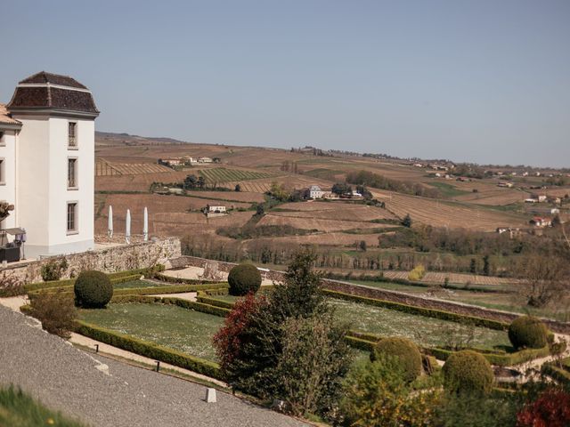 Le mariage de Tom et Dora à Quincié-en-Beaujolais, Rhône 1