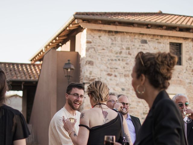 Le mariage de Tom et Dora à Quincié-en-Beaujolais, Rhône 77
