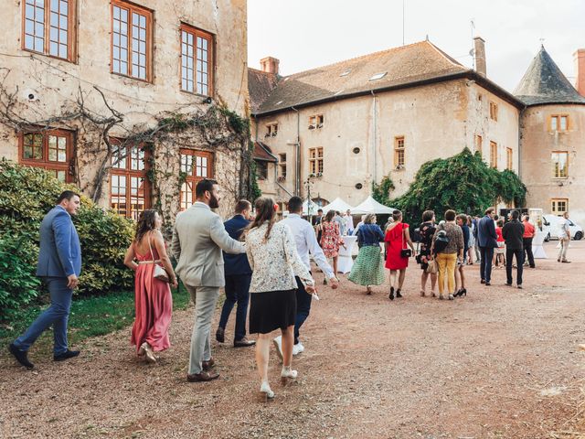 Le mariage de Antoine et Clara à Amplepuis, Rhône 31