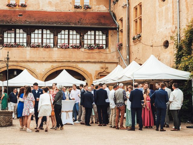 Le mariage de Antoine et Clara à Amplepuis, Rhône 37