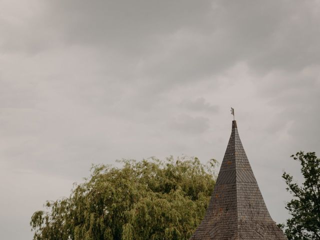 Le mariage de Tom et Typhène à Saulges, Mayenne 4