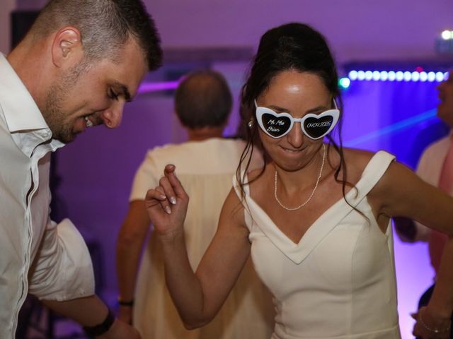 Le mariage de Mickaël et Antinéa à Morannes, Maine et Loire 34