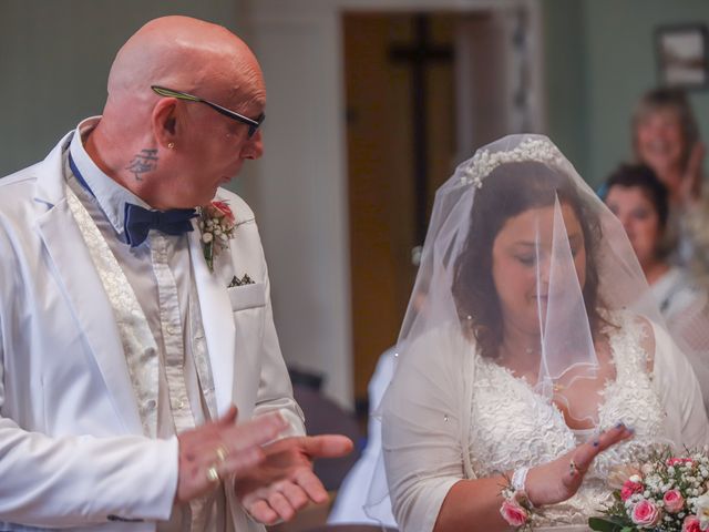 Le mariage de Eric et Natasha à Masseube, Gers 7