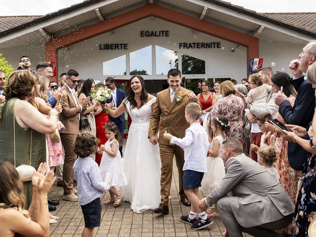 Le mariage de Clément et Gladys à Marlieux, Ain 1