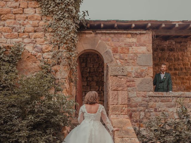 Le mariage de Dimitri et Emilie à Vallon-en-Sully, Allier 24