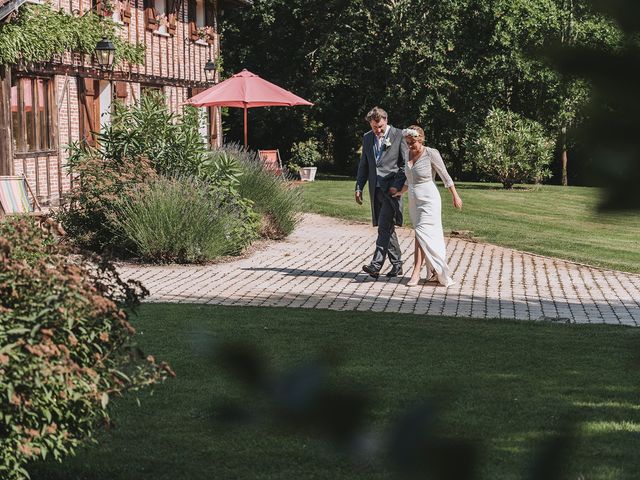 Le mariage de Andrew et Constance à Saint-Julien-en-Born, Landes 44