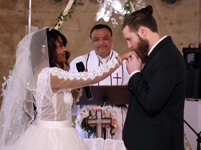 Le mariage de AImercik et Navalona à Mervent, Vendée 58