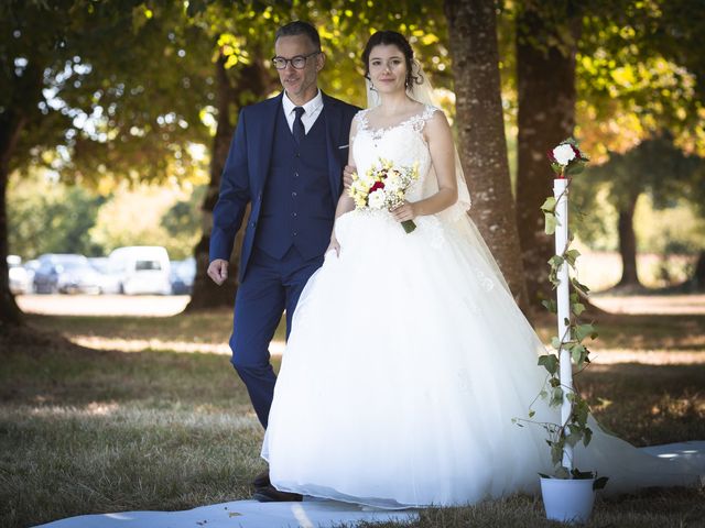 Le mariage de Simon et Marine à Lusignan, Vienne 13