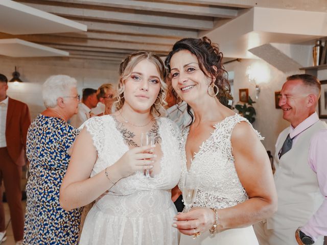 Le mariage de Alexis et Géraud à Châteaugay, Puy-de-Dôme 37