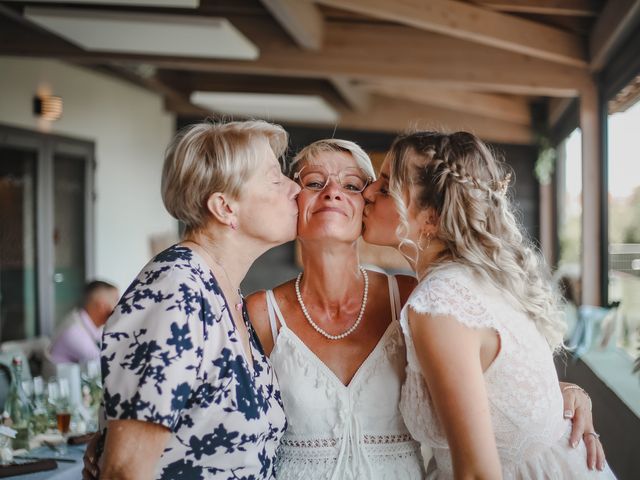 Le mariage de Alexis et Géraud à Châteaugay, Puy-de-Dôme 44