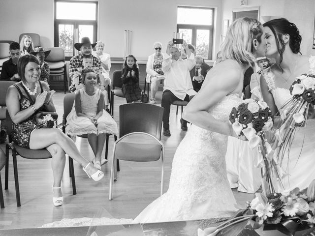 Le mariage de Séverine et Céline à Cagnoncles, Nord 16