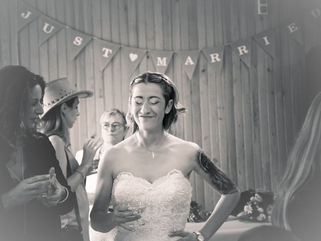 Le mariage de Séverine et Céline à Cagnoncles, Nord 33