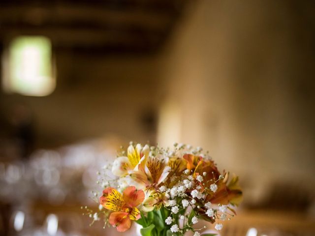 Le mariage de Aurélien et Justine à Yzernay, Maine et Loire 17