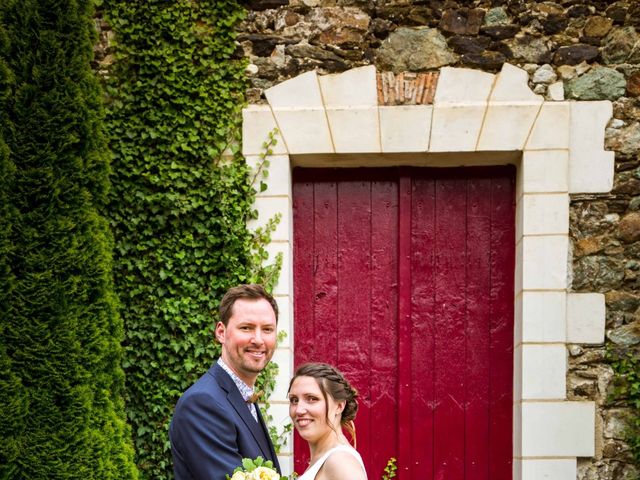 Le mariage de Aurélien et Justine à Yzernay, Maine et Loire 23