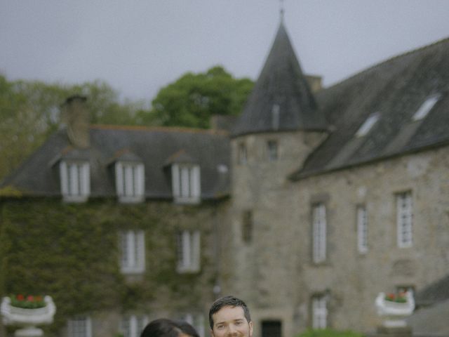 Le mariage de Ghania et Romain à Pleugueneuc, Ille et Vilaine 17