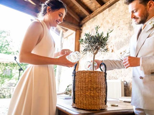 Le mariage de Edouard et Charlotte à Les Halles, Rhône 40