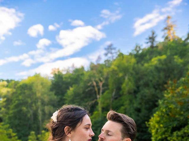 Le mariage de Edouard et Charlotte à Les Halles, Rhône 53