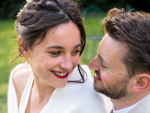 Le mariage de Edouard et Charlotte à Les Halles, Rhône 61