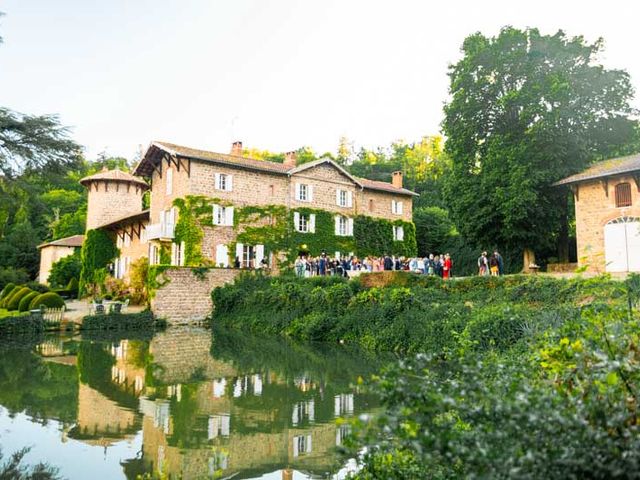 Le mariage de Edouard et Charlotte à Les Halles, Rhône 72