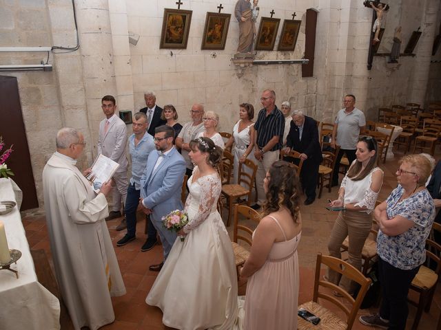 Le mariage de Cassandre et Xavier à Saint-Martin-de-Coux, Charente Maritime 31