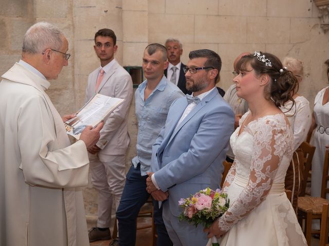 Le mariage de Cassandre et Xavier à Saint-Martin-de-Coux, Charente Maritime 32