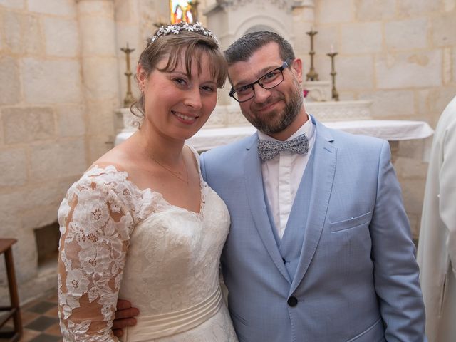Le mariage de Cassandre et Xavier à Saint-Martin-de-Coux, Charente Maritime 33