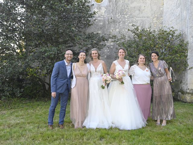 Le mariage de Fanny et Magalie à Léoville, Charente Maritime 8