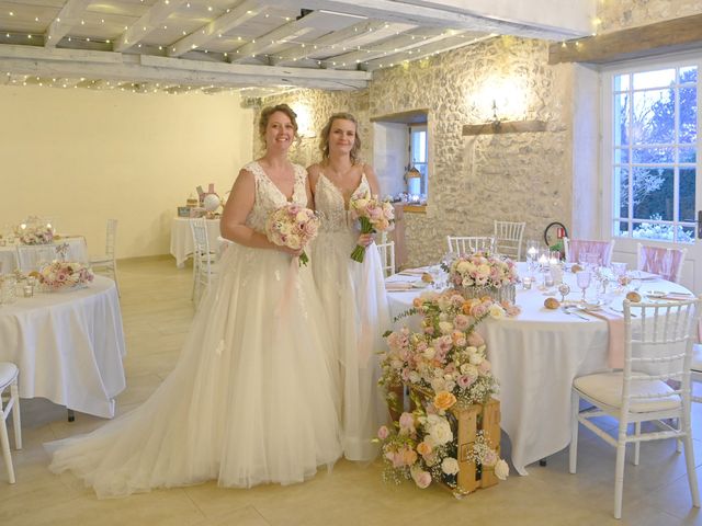 Le mariage de Fanny et Magalie à Léoville, Charente Maritime 14