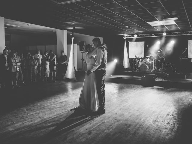 Le mariage de Flavien et Anne-Claire à Le Poiré-sur-Vie, Vendée 43