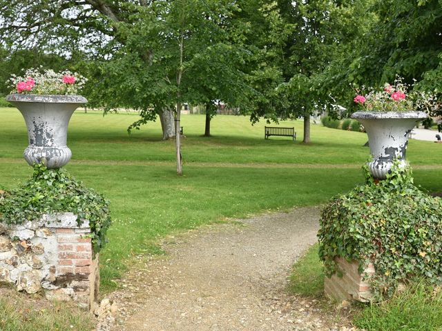 Le mariage de Christilla et Jean à Pont-de-l'Arche, Eure 2