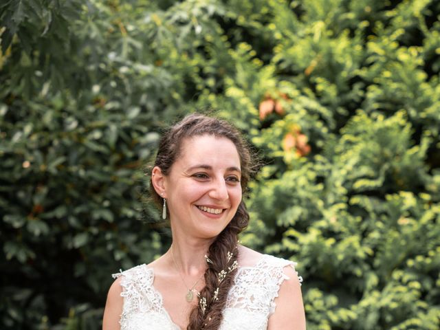 Le mariage de Thomas et Benedicte à Riotord, Haute-Loire 29