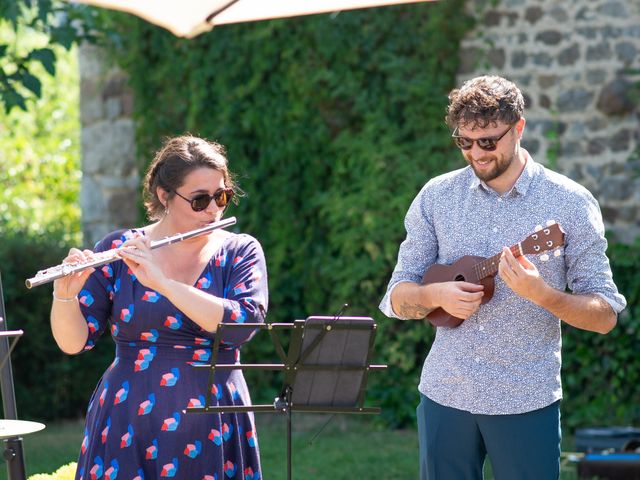 Le mariage de Thomas et Benedicte à Riotord, Haute-Loire 57