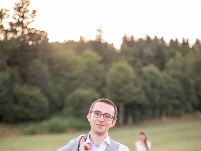 Le mariage de Thomas et Benedicte à Riotord, Haute-Loire 79