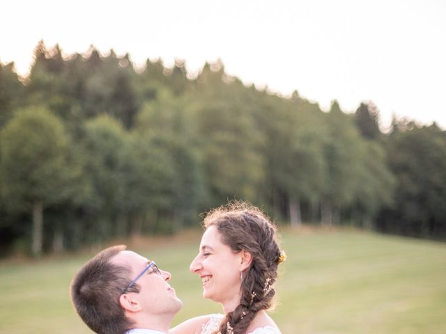 Le mariage de Thomas et Benedicte à Riotord, Haute-Loire 81