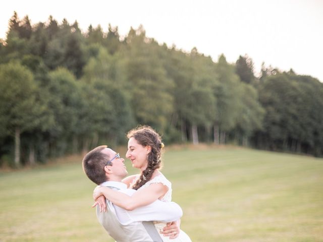 Le mariage de Thomas et Benedicte à Riotord, Haute-Loire 82