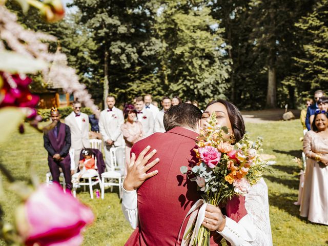 Le mariage de Maxime et Caroline à Geneuille, Doubs 35