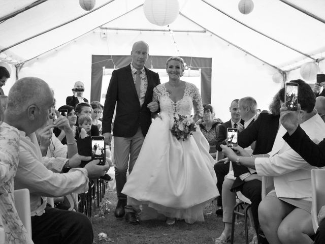 Le mariage de Quentin et Sarah à Marolles, Calvados 26
