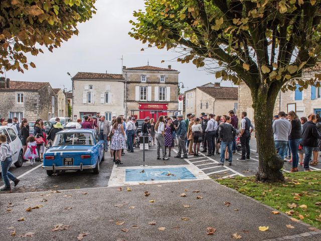 Le mariage de Mickaël et Honorine à Port-d&apos;Envaux, Charente Maritime 2