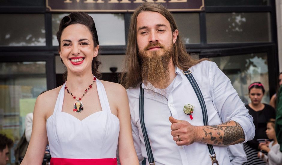 Le mariage de Mickaël et Honorine à Port-d'Envaux, Charente Maritime