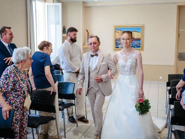 Le mariage de Antoine et Claire à Villeneuve-de-Marc, Isère 8