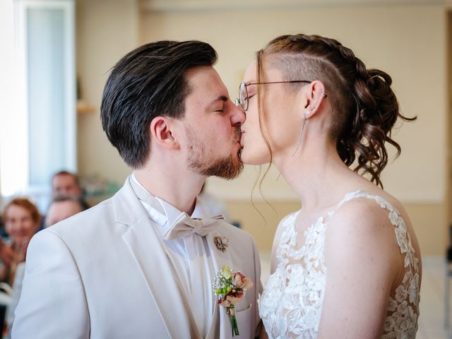 Le mariage de Antoine et Claire à Villeneuve-de-Marc, Isère 11