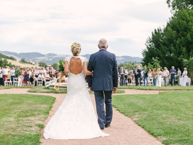 Le mariage de Julien et Patricia à Saint-Laurent-de-Chamousset, Rhône 1