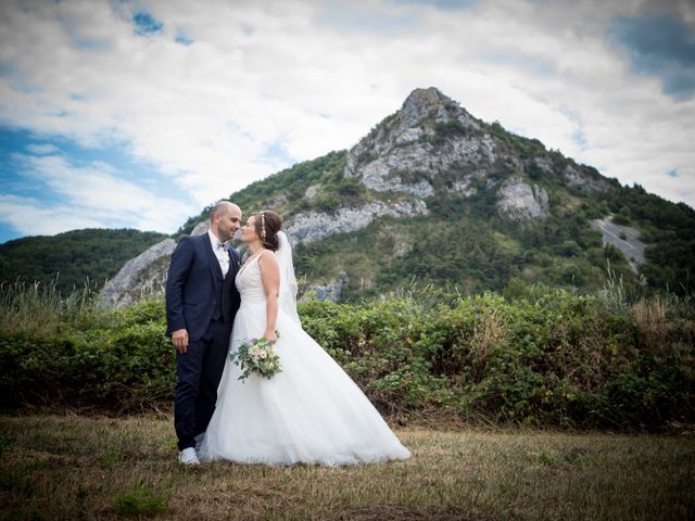 Le mariage de Pierre et Flavie à Châteauneuf-sur-Isère, Drôme 7