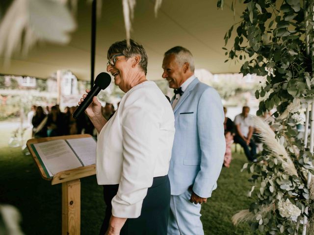 Le mariage de Thibault et Caroline à Hébécrevon, Manche 33