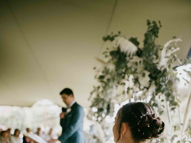 Le mariage de Thibault et Caroline à Hébécrevon, Manche 35