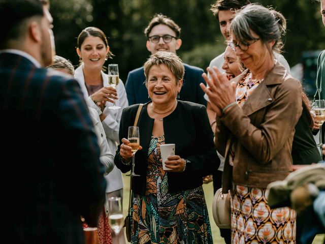 Le mariage de Thibault et Caroline à Hébécrevon, Manche 43