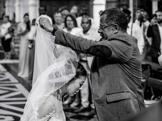 Le mariage de Redouane et Vanessa à Sainte-Marie-de-Ré, Charente Maritime 14