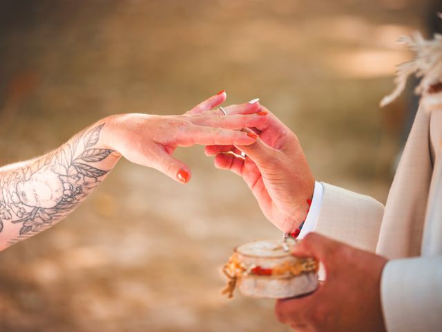 Le mariage de Robin et Camille à Saint-Porchaire, Charente Maritime 8