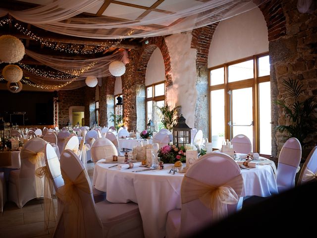 Le mariage de César et Pauline à Marols, Loire 33