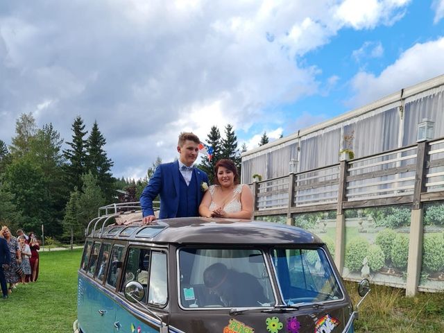 Le mariage de John et Océane  à Lamoura, Jura 9